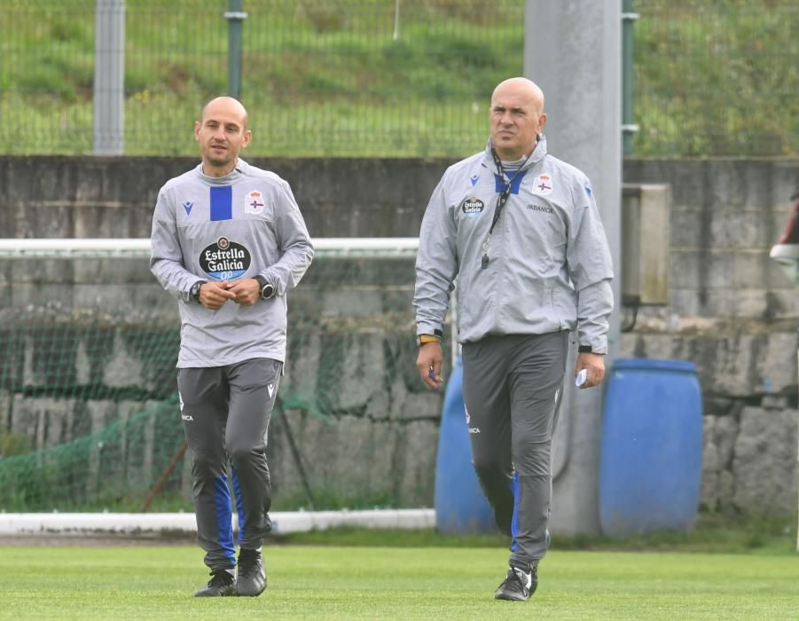 El entrenador deportivista recupera a Gaku y Lampropoulos, que regresaron de la concentración con sus selecicones. Koné ya se entrenó con el grupo.