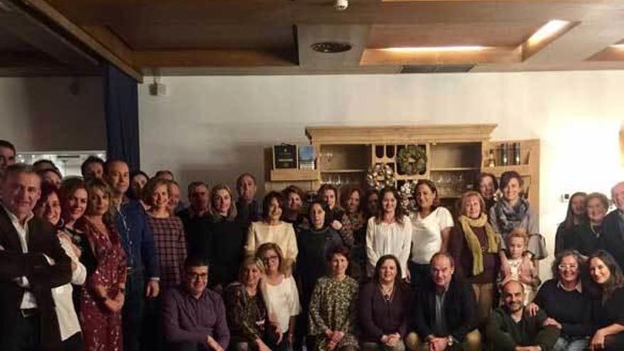 Participantes en la cena anual de la Asociación de Profesionales del Comercio de Arriondas.