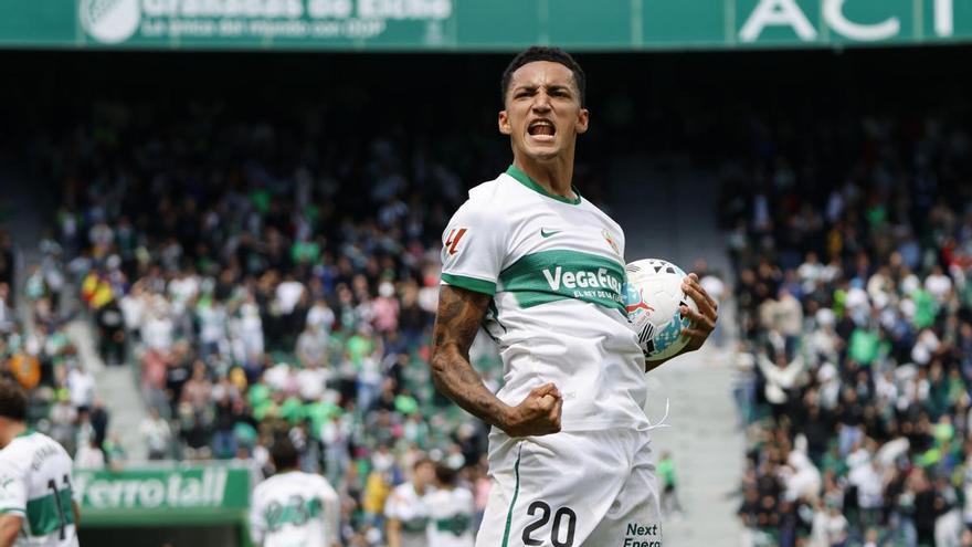 Bombazo en el Martínez Valero: el Elche traspasa a Álvaro Rodríguez a la Premier League