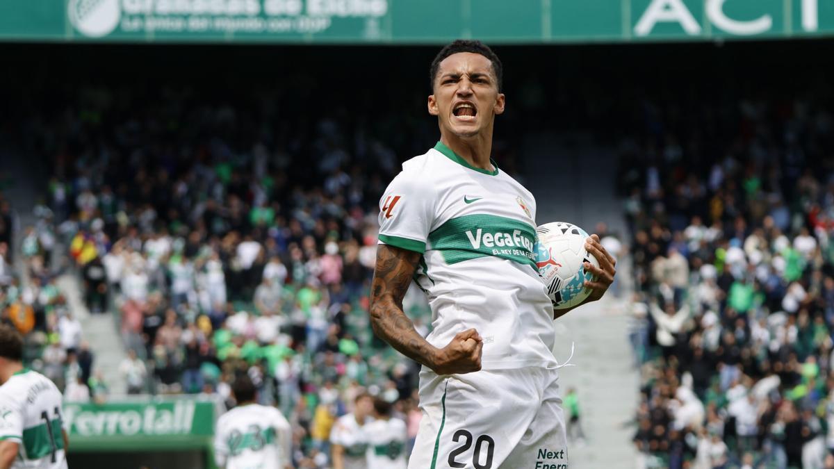Álvaro Rodríguez celebra un gol con el Elche
