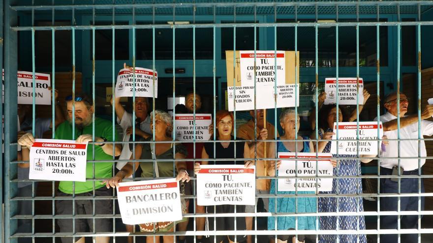 Inesperado encierro vecinal en el centro de salud de Rebolería: &quot;Queremos que nos escuchen&quot;