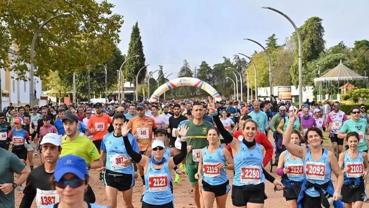 Corredores en la salida del último Medio Maratón Elvas-Badajoz.