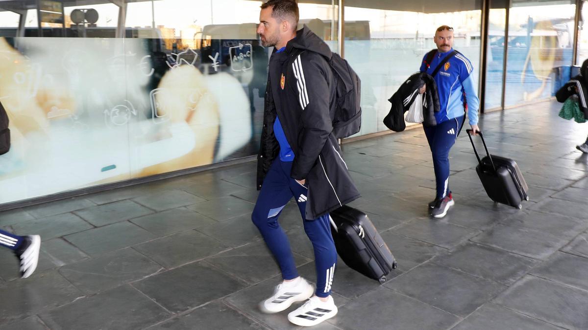 Rubén Sellés, a la llegada de la expedición zaragocista a la estación.