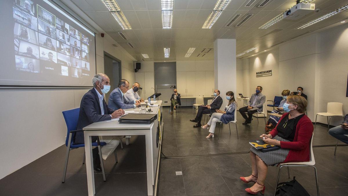 Un momento de la reunión del comité ejecutivo de la CEV celebrado en Alicante.