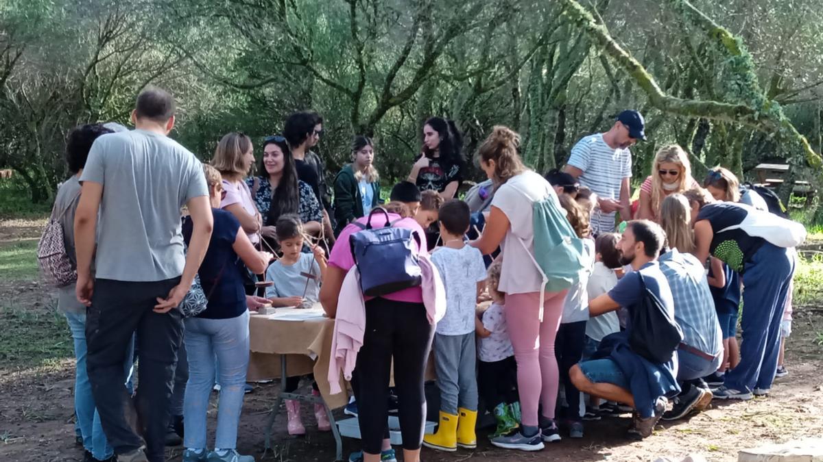 Una de las actividades realizadas este sábado en el poblado prehistórico.