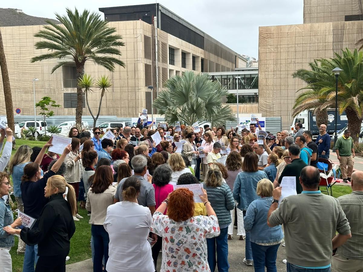 Los Auxiliares Administrativos del Servicio Canario de Salud exigen su reclasificación inmediata al Grupo C1