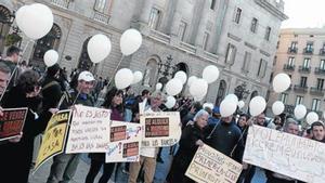 ’Flaixmob’ contra el sensellarisme, a la plaça de Sant Jaume.