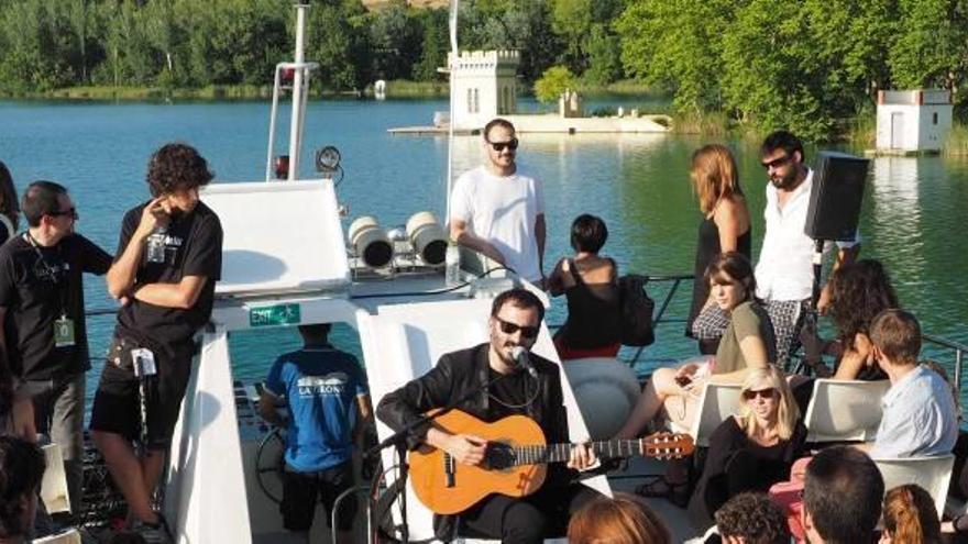 Concert a la barca «Tirona».