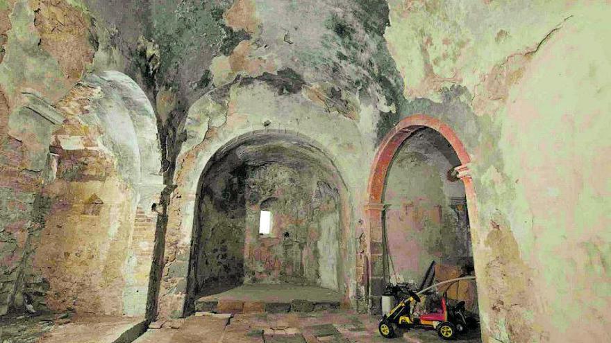 Estat en el qual es troba l’interior de l’església vella de Sant Andreu de Vila-robau