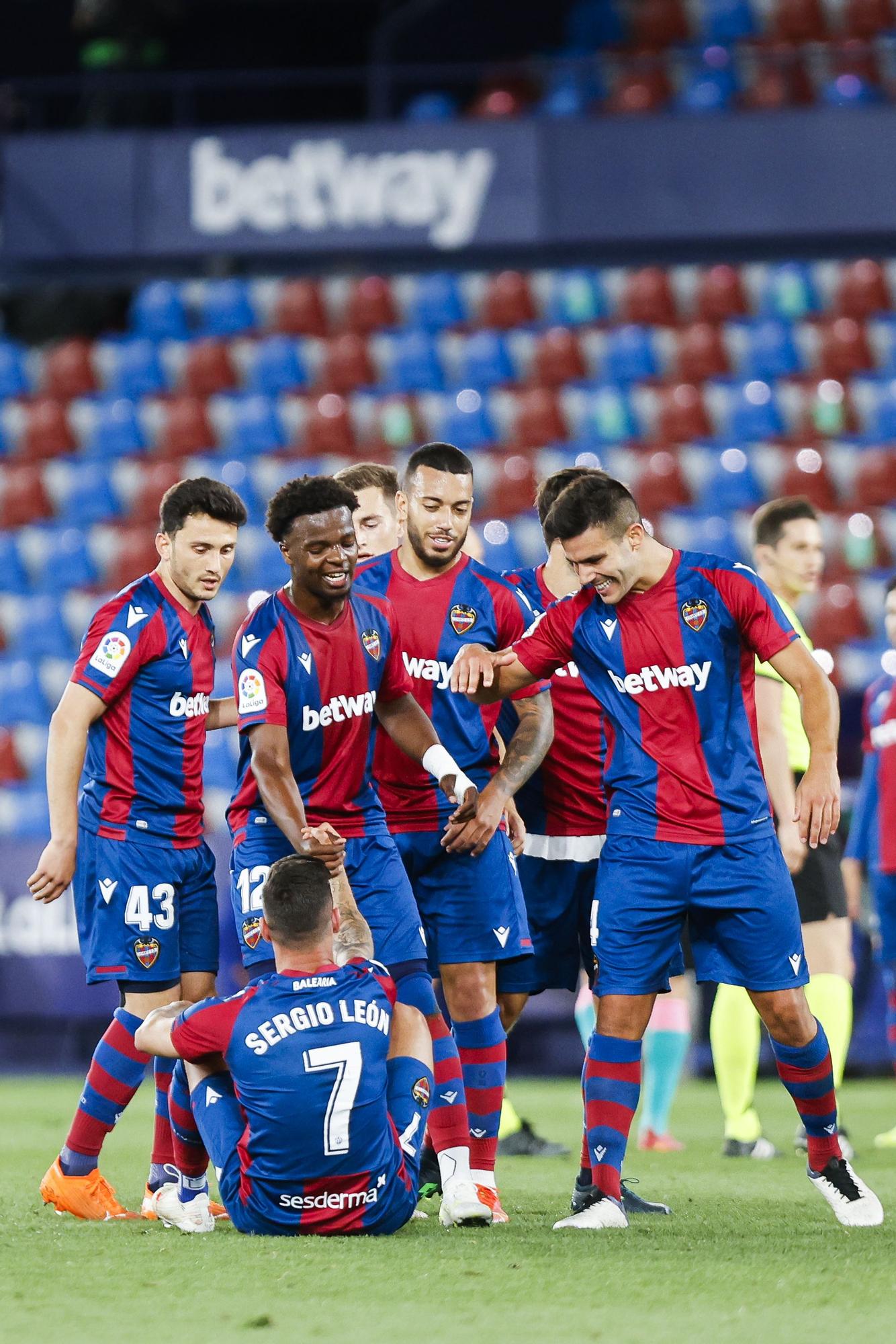 Las imágenes del empate entre el Levante y Barcelona en el Ciutat de València