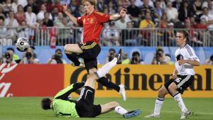 Spain’s Fernando Torres, rear, scores the opening goal past German goalie Jens Lehamnn during the Euro 2008 final between Germany and Spain in the Ernst-Happel stadium in Vienna, Austria, Sunday, June 29, 2008, the last day of the European Soccer Championships in Austria and Switzerland. (AP Photo/Martin Meissner)