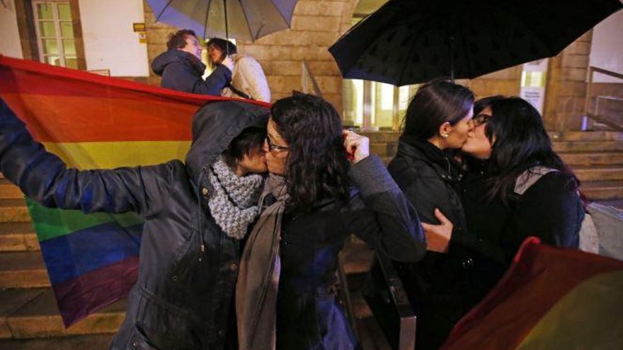 Las jóvenes lideran el despertar bisexual: &quot;Hay hartazgo de la masculinidad tóxica&quot;