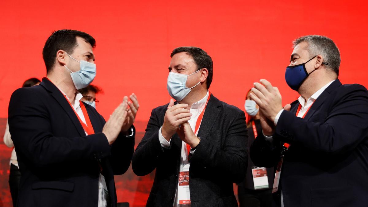Gonzalo Caballero, Valentín González Formoso y Santos Cerdán en la apertura del 14º congreso del PSdeG