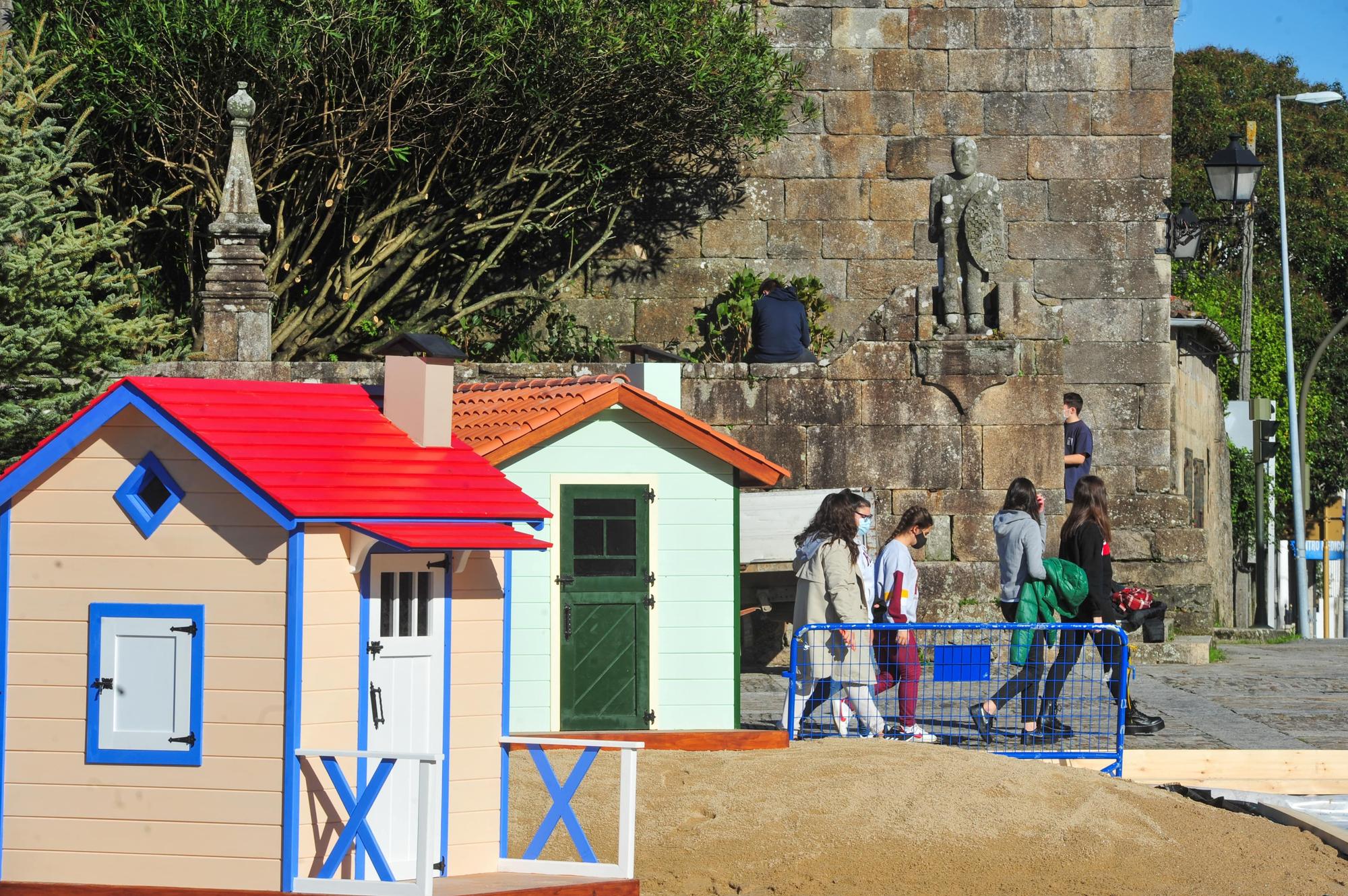 La aldea de Fefiñáns comienza a tomar forma gracias al trabajo de de los alumnos del Obradoiro de Emprego