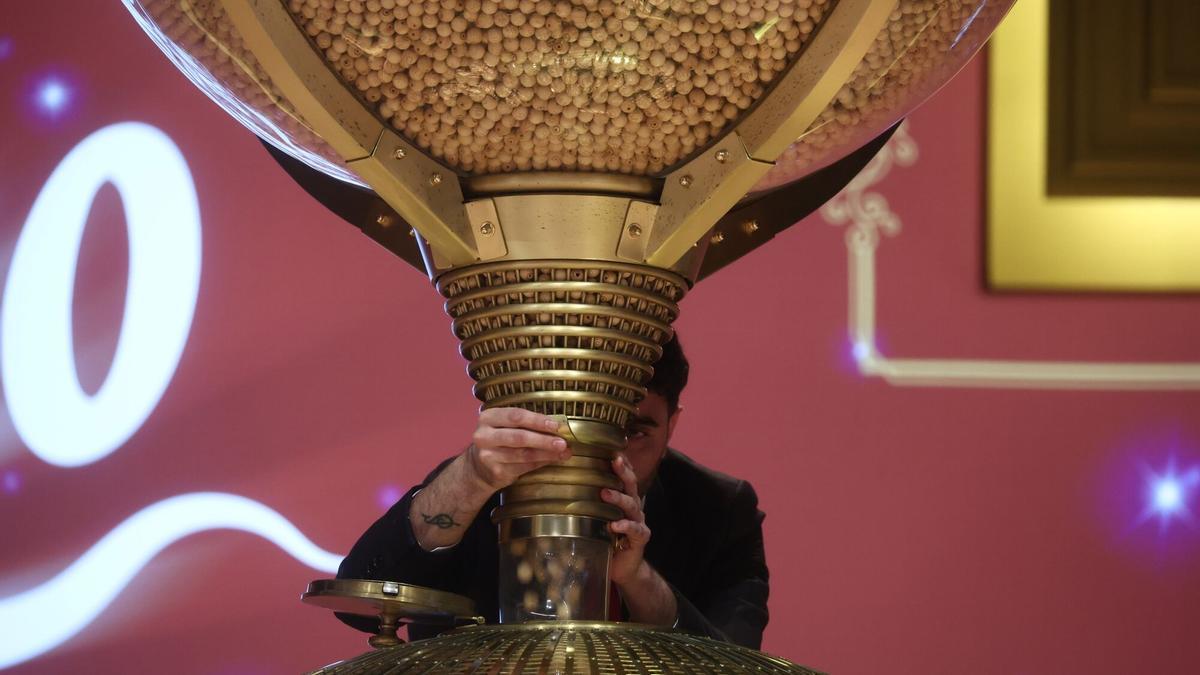 Bombo con los números del sorteo de la Lotería de Navidad