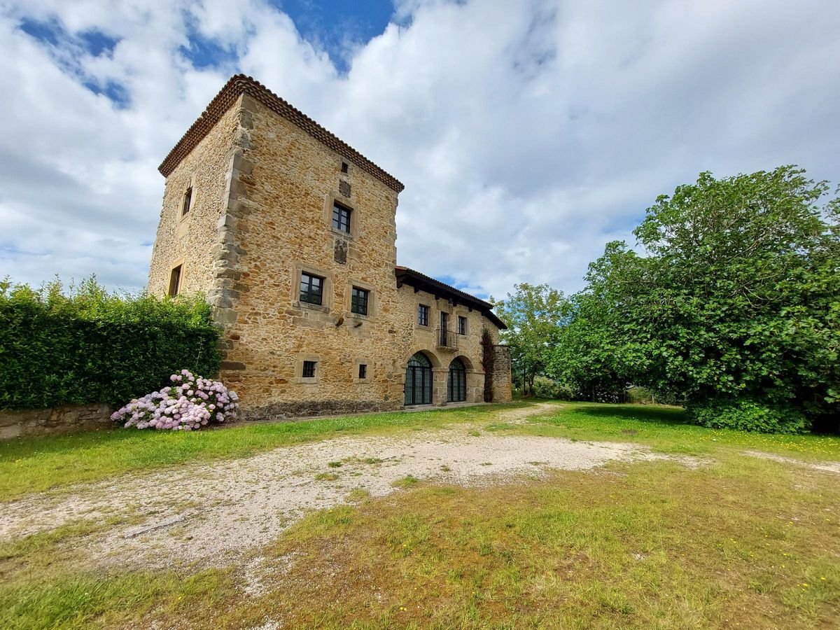 Torre de los Vigil, en Santolaya
