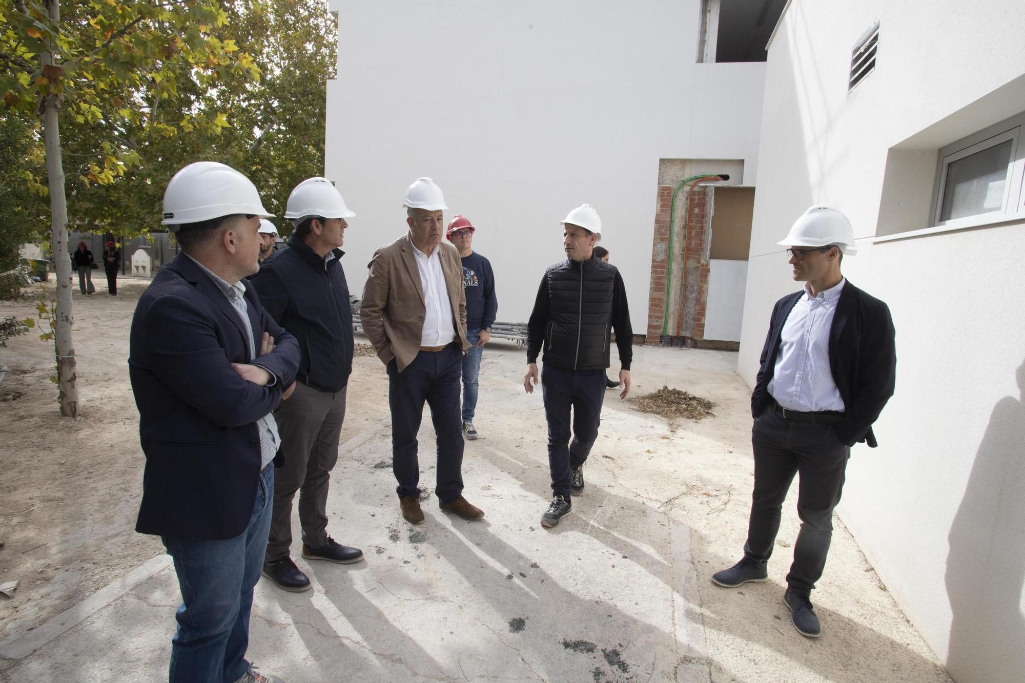 El Consell repasa las obras pendientes del Pla Edificant en Ontinyent