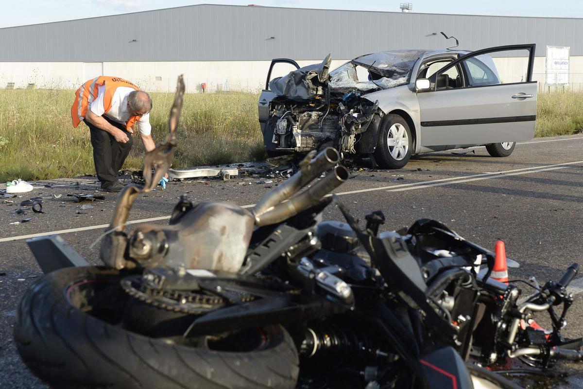 Foto de archivo de un accidente de moto.
