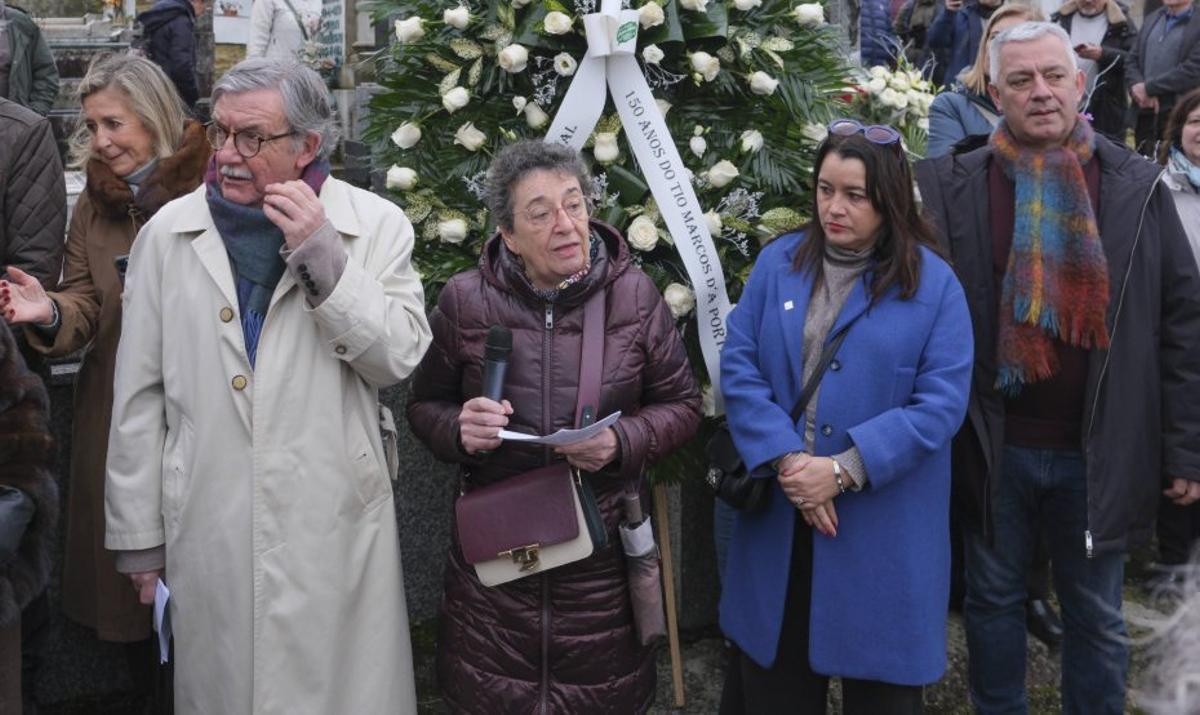 Lectura do manifesto no cemiterio de San Francisco trala ofrenda. | ROI CRUZ