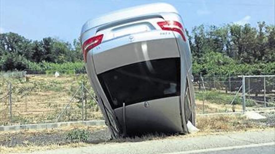 Vuelca un coche en burriana