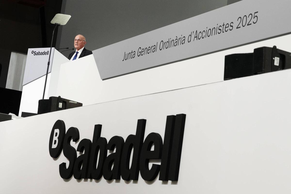 Primera junta de accionistas del Sabadell tras el regreso a Catalunya