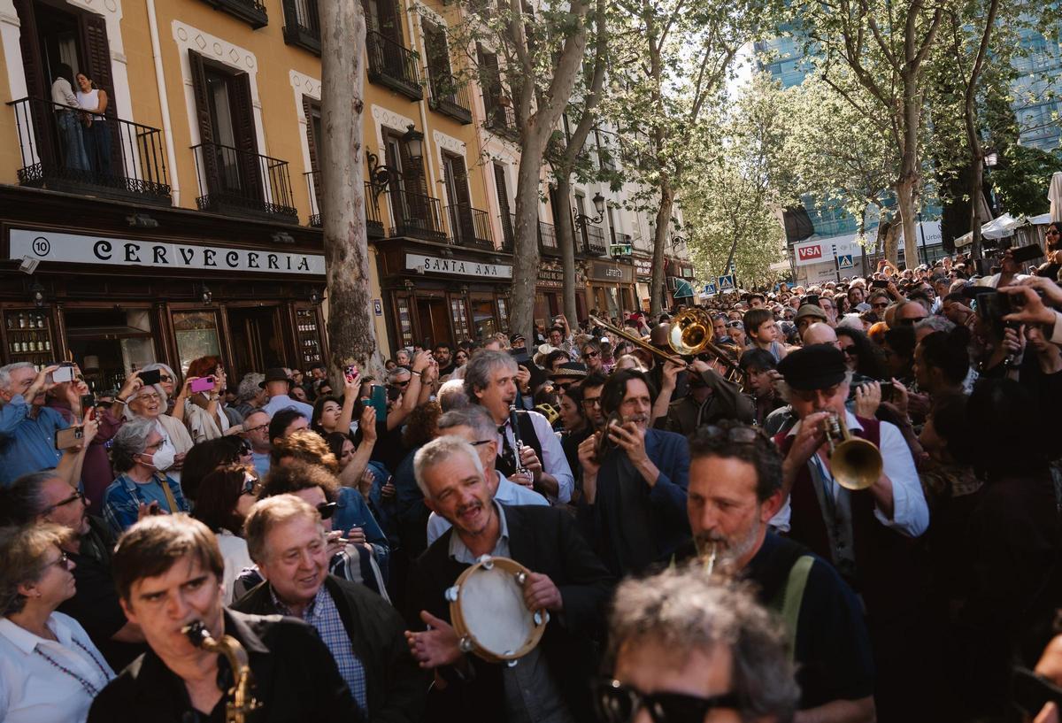 El local de la plaza del Ángel, una antigua cristalería, abrió sus puertas en 1982. El local de la plaza del Ángel, una antigua cristalería, abrió sus puertas en 1982.