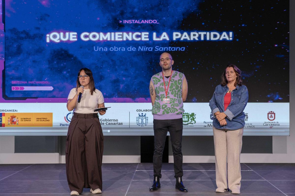Las concelajas Emily Quintana y Minerva Oliva durante la presentación de 'Que comience la partida'.