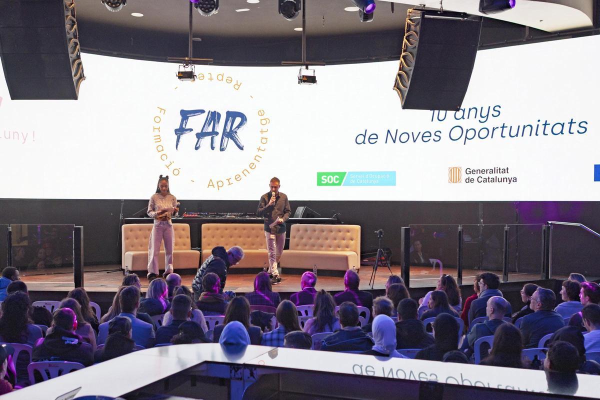 Presentació de l'acte a càrrec de l'Emily i Sergi Tremp, director de Noves Oportunitats