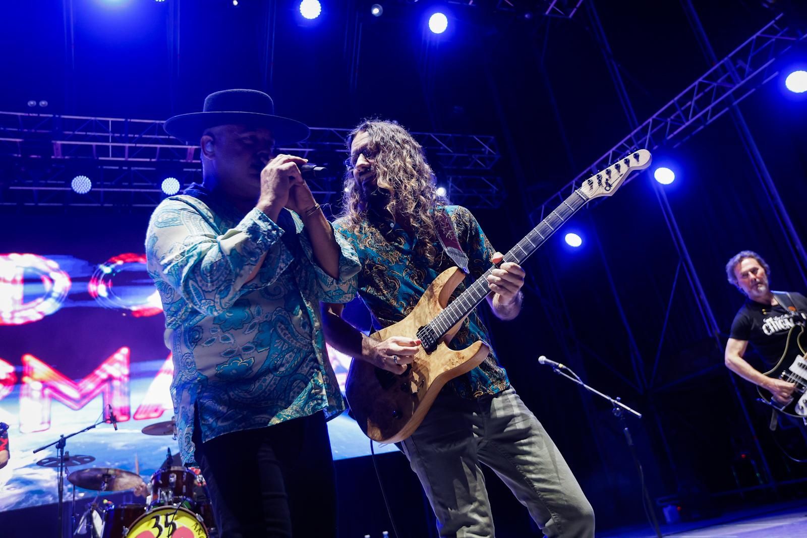 Los No me pises llenan de ritmo y humor el Festival de la Guitarra