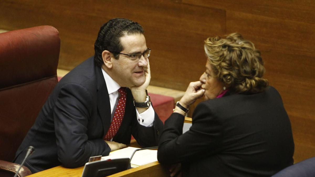 Jorge Bellver y Rita Barberá, en un pleno de las Corts en 2014.