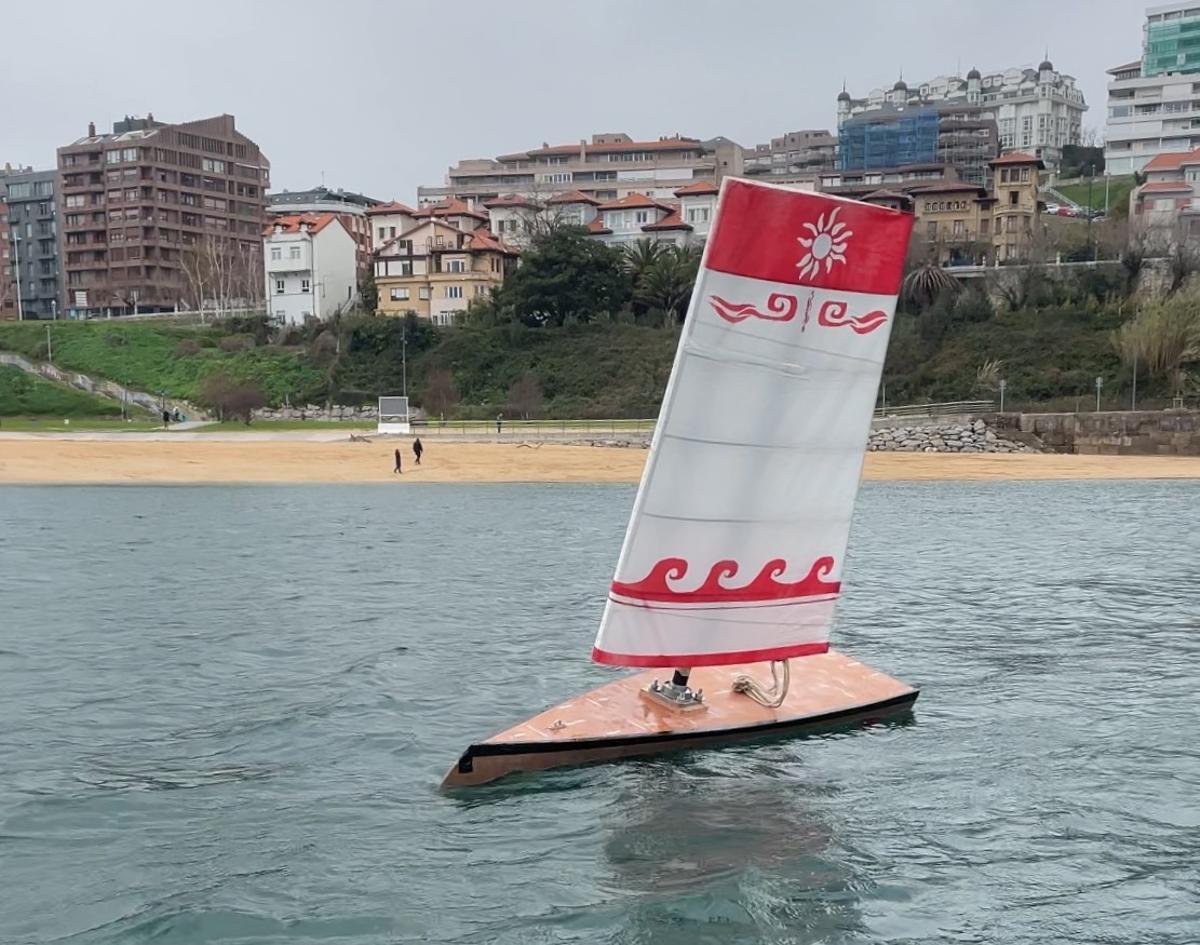 La embarcación del equipo VAUCAN, de la Universidad de Cantabria