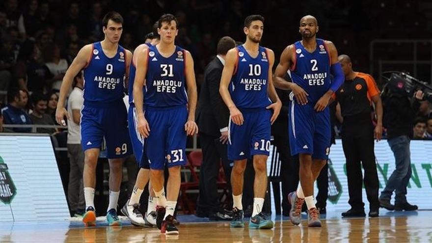 Dario Saric y Thomas Heurtel, dos de los jugadores importantes del Anadolu Efes .