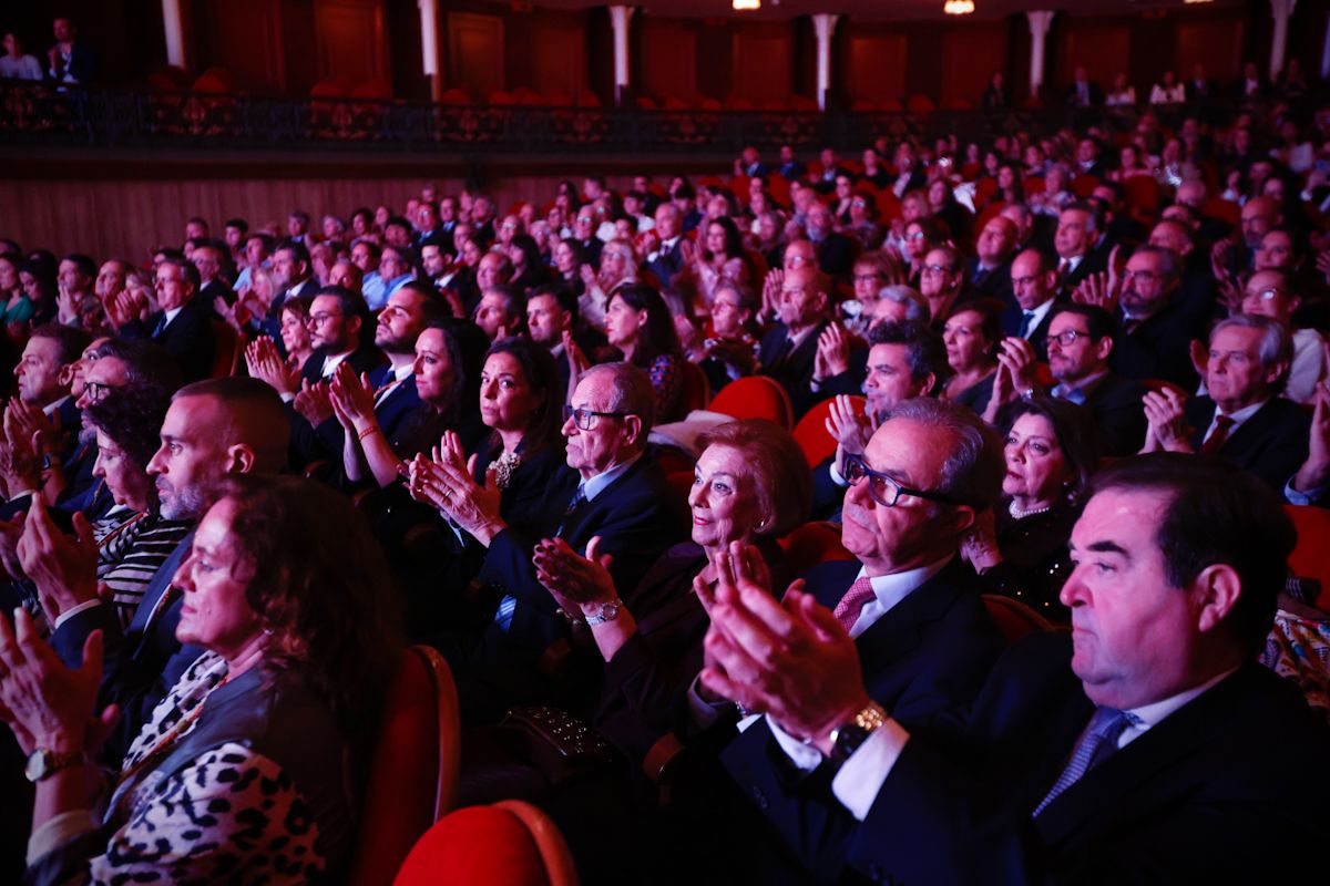 El Ayuntamiento entrega sus Medallas de la Ciudad