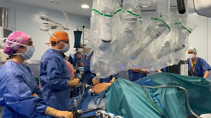 El Hospital General de Castelló cumple un año de cirugía robótica con más de 300 pacientes intervenidos