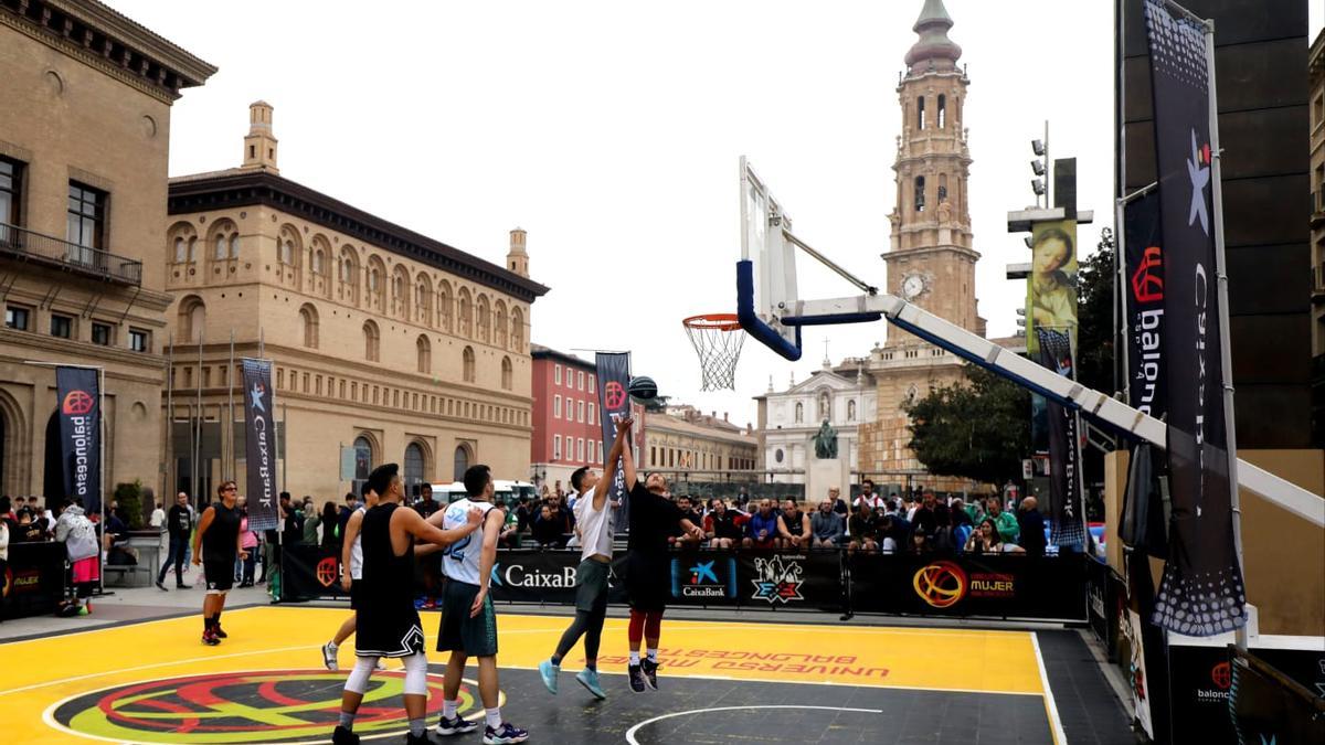 Gran ambiente en el baloncesto 3x3 de la Plaza del Pilar de Zaragoza
