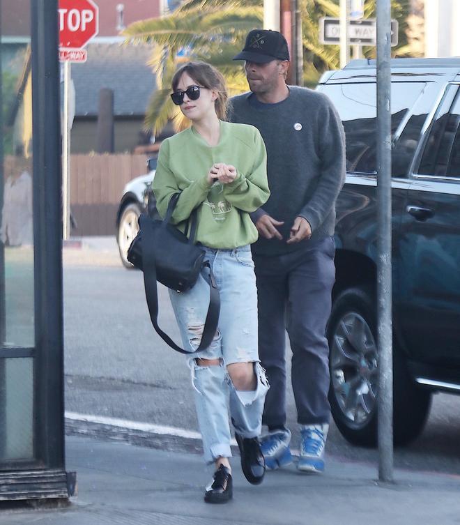 Dakota Johnson y Chris Martin en Santa Monica