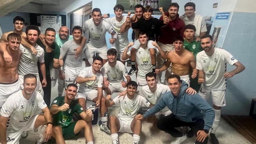 El CD OIímpic celebrando una victoria esta temporada.