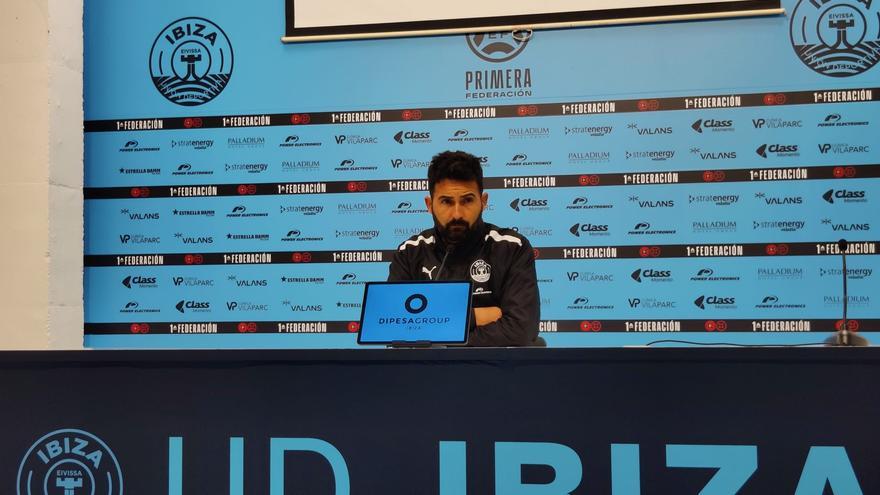 Romo, técnico de la UD Ibiza: &quot;Llevamos 19 partidos, pero quedan otros 19&quot;