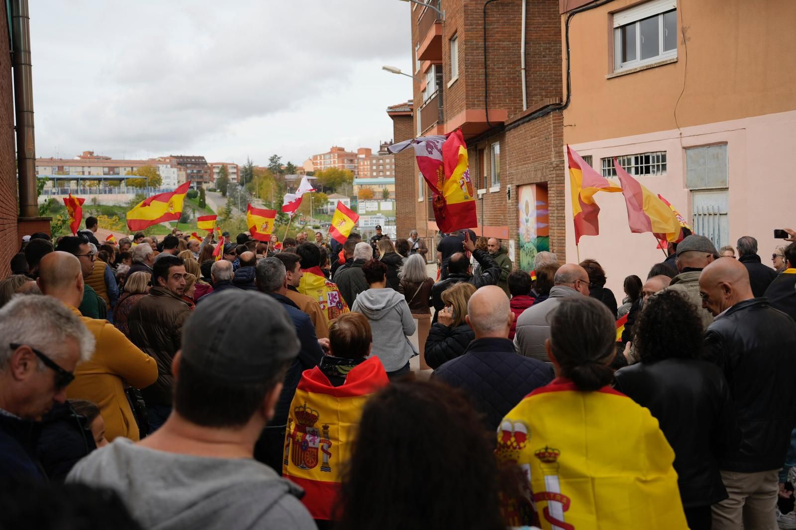 GALERÍA | La manifestación de Vox ante la sede del PSOE de Zamora contra Pedro Sánchez