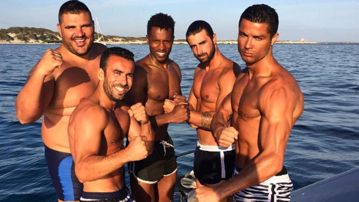 Cristiano Ronaldo, con sus amigos en Ibiza.