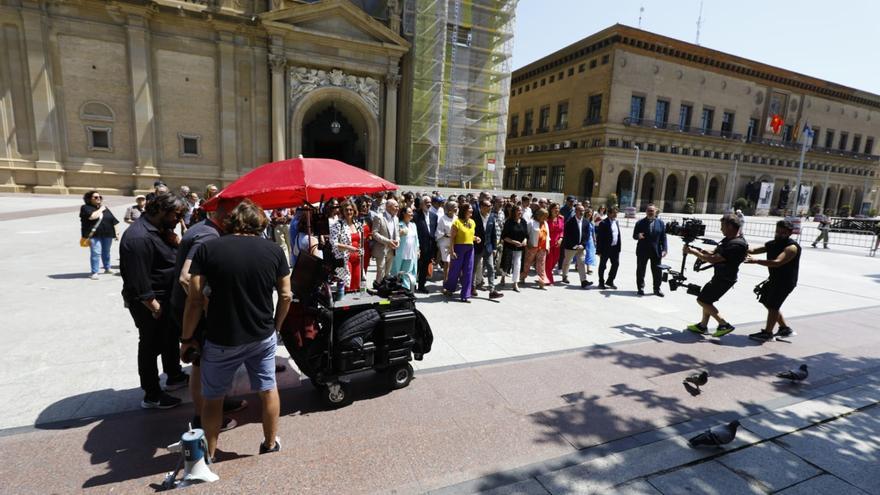 Expectación en la plaza del Pilar de Zaragoza por el rodaje del &#039;remake&#039; de &#039;Salida de misa de doce&#039;