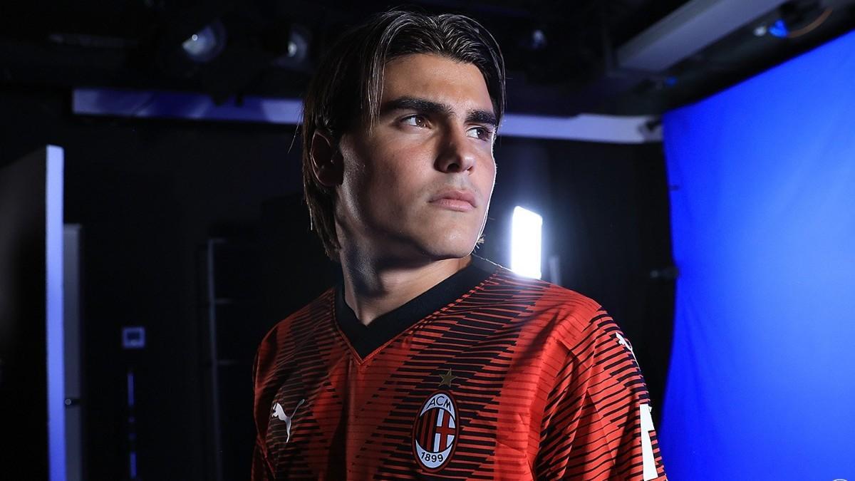 Luka Romero, en su presentación con el Milan