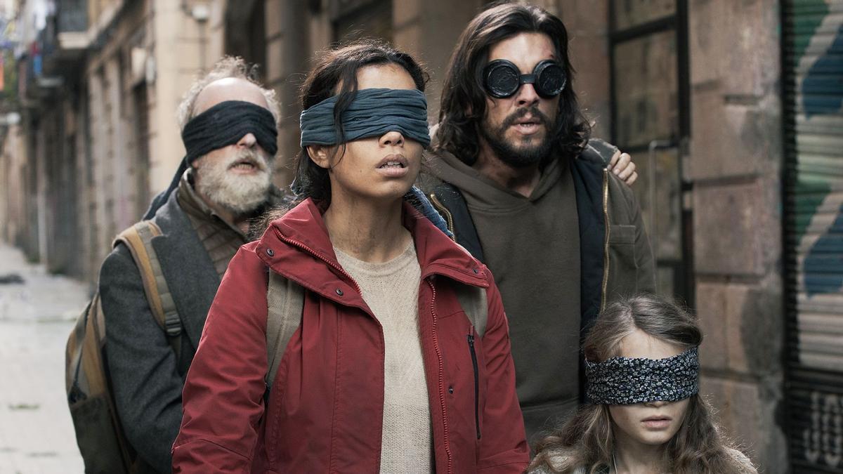 Mario Casas y Georgina Campbell protagonizan Bird Box Barcelona, la nueva ficción de Netflix