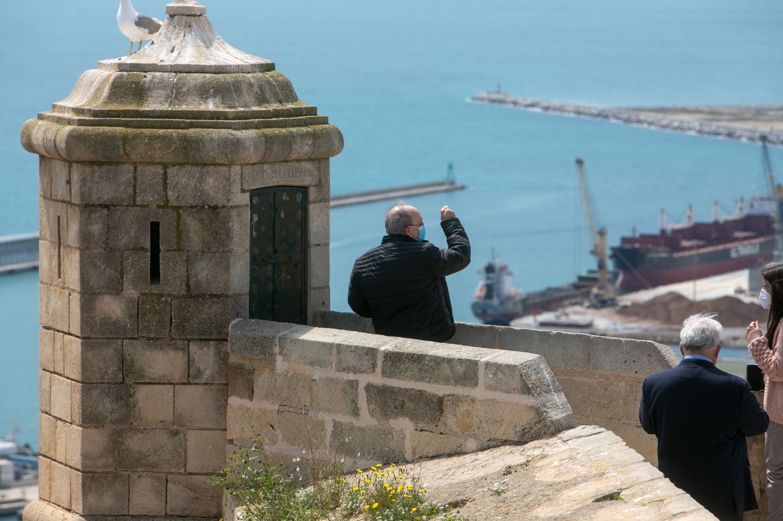 Preparativos en el Castillo de Santa Bárbara para la llegada de la Santa Faz