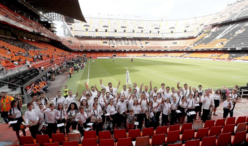 La Societat Musical Santa Cecilia de Fortaleny, en Mestalla