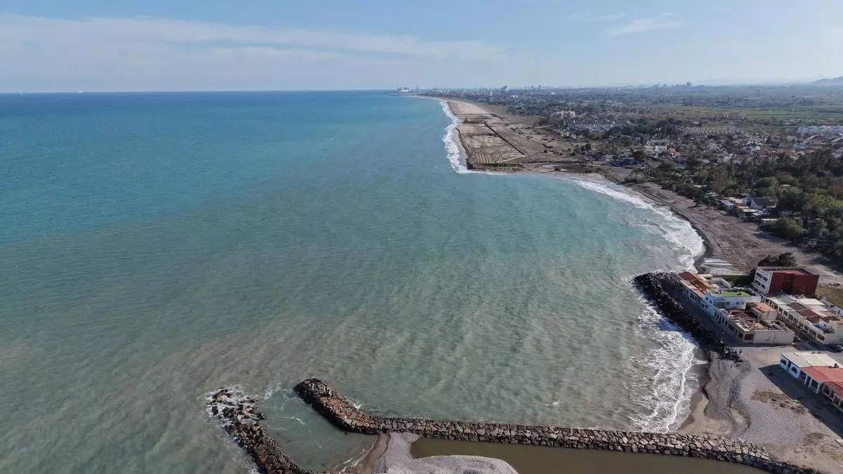 El Gobierno baraja otra actuación para retener el megatravase de arena a las playas de Sagunt y Canet