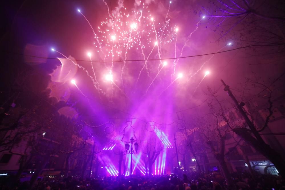 Auf der Plaça Major von Sa Pobla stieg am Montag (16.1.) zu Sant Antoni ein Spektakel mit Musik und Feuerwerk. Traditionalisten bemängeln hier zwar ein unnötiges Aufbauschen zum Event, dem regen Zulauf aber tat das auch diesem Jahr keinen Abbruch.