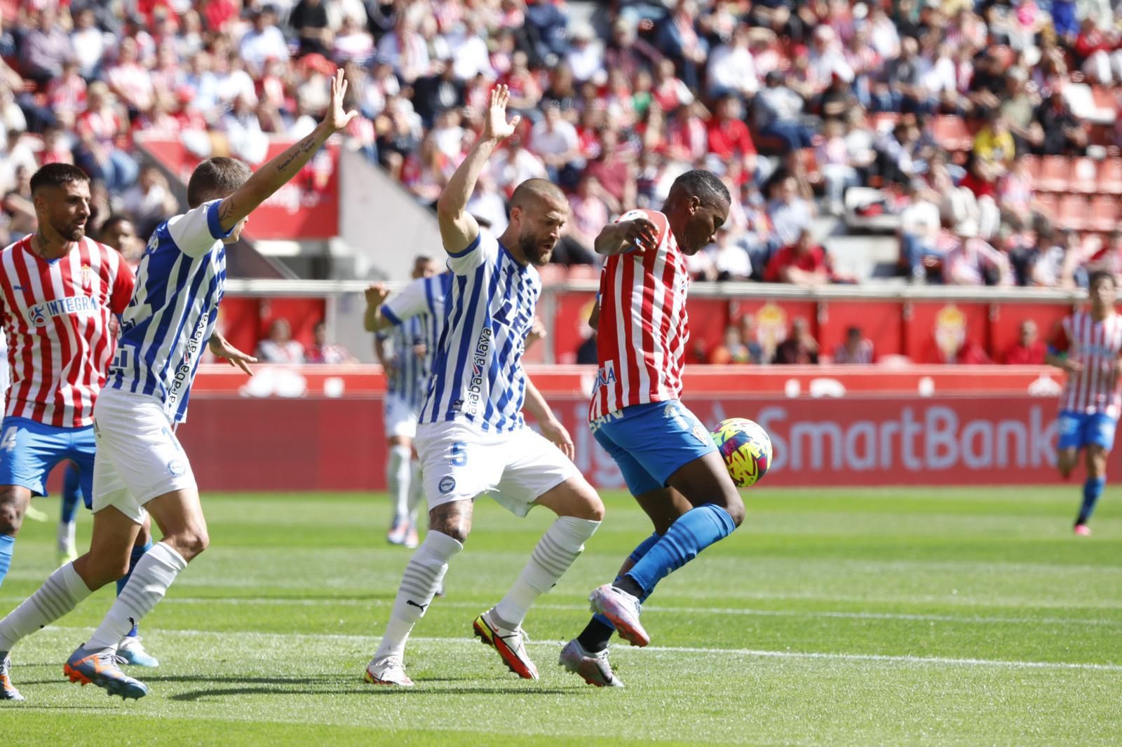 Así fue el encuentro entre el Sporting y el Alavés