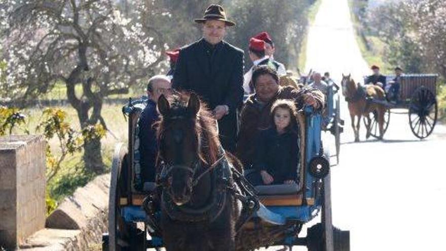 Desfile de carros en las fiestas de Santa Agnès.