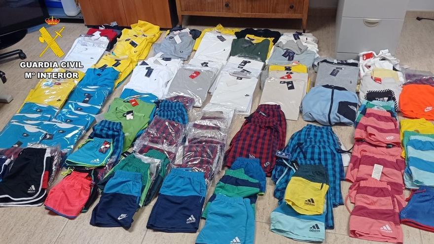 Intervienen 215 prendas falsificadas en el mercadillo del domingo de Jarandilla de la Vera